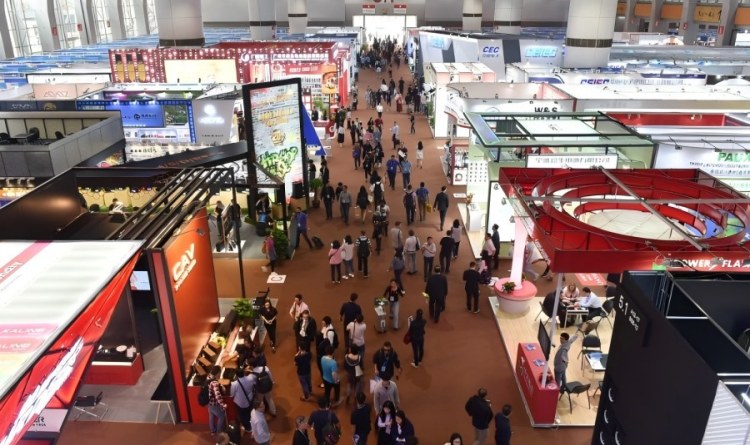 La fábrica de productos de vidrio Huijing exhibe vasos de vidrio para licuadoras y soluciones OEM/ODM en la Feria de Cantón.